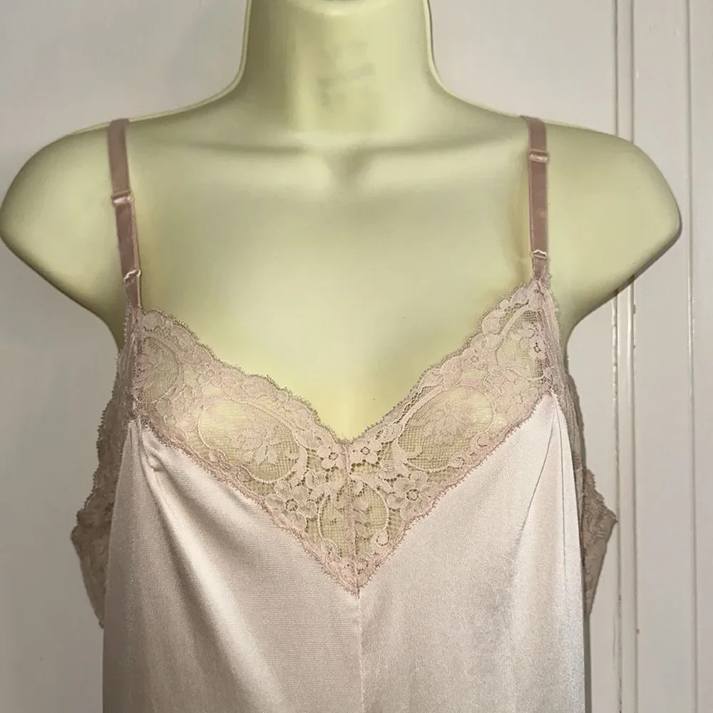 Vintage‎ Olga light pink nylon full slip with lace trim